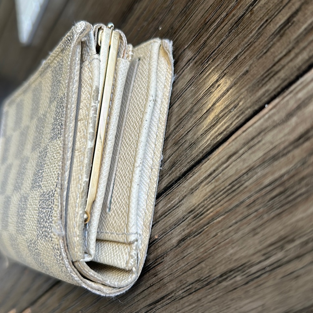 LV Damier Azur Kisslock Wallet - Picture 3 of 16